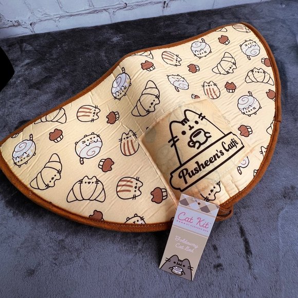 Pusheen Cinnamon Bun Cat Nesting Bed Foldaway Summer Cat Kit Box 2022 NWT - Picture 4 of 7